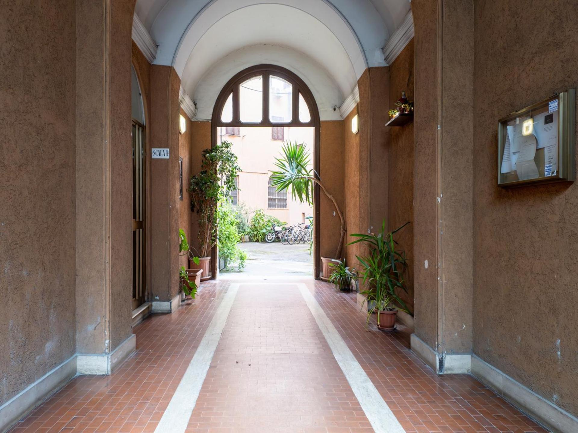 The Best Rent - Spacious One-Bedroom Apartment Near Colosseum Roma Eksteriør bilde